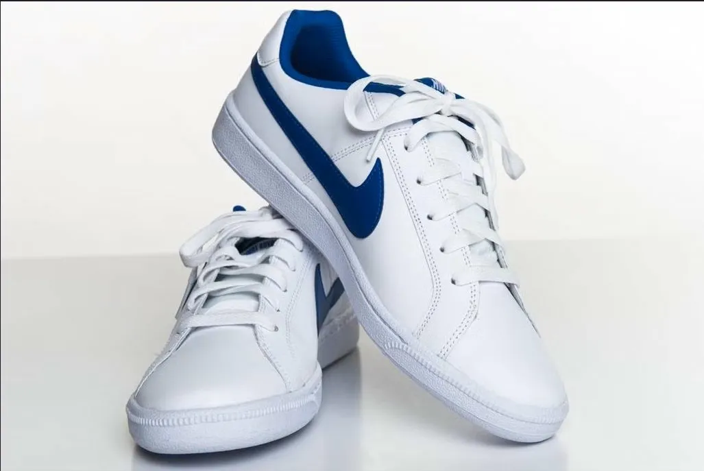 Giày Nike trắng